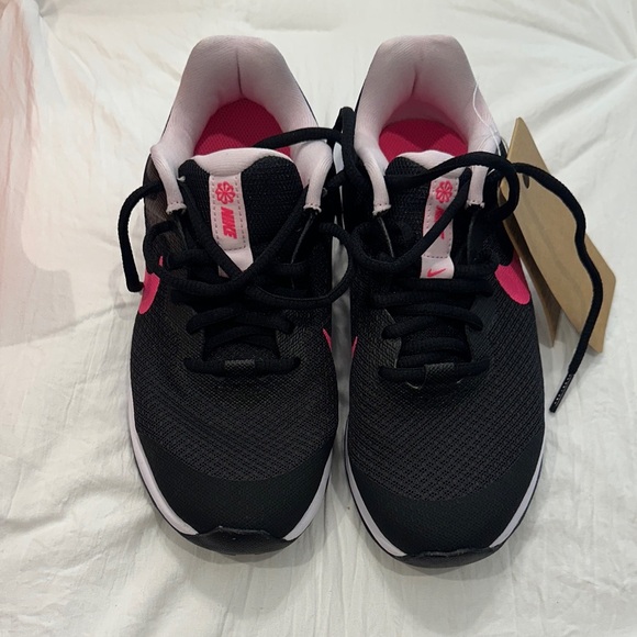 Nike Women's Black and Pink Athletic -size 4 Shoes - Picture 3 of 6